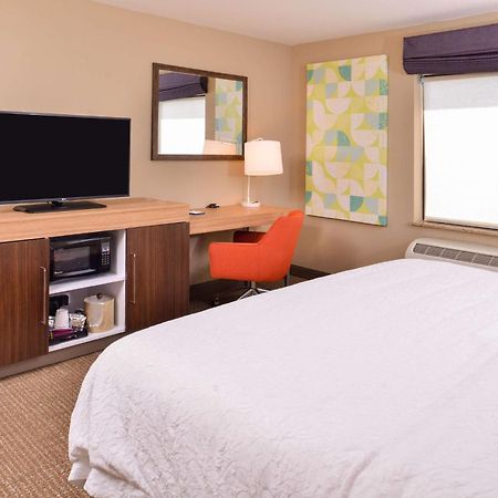Hampton Inn York Bagian luar foto