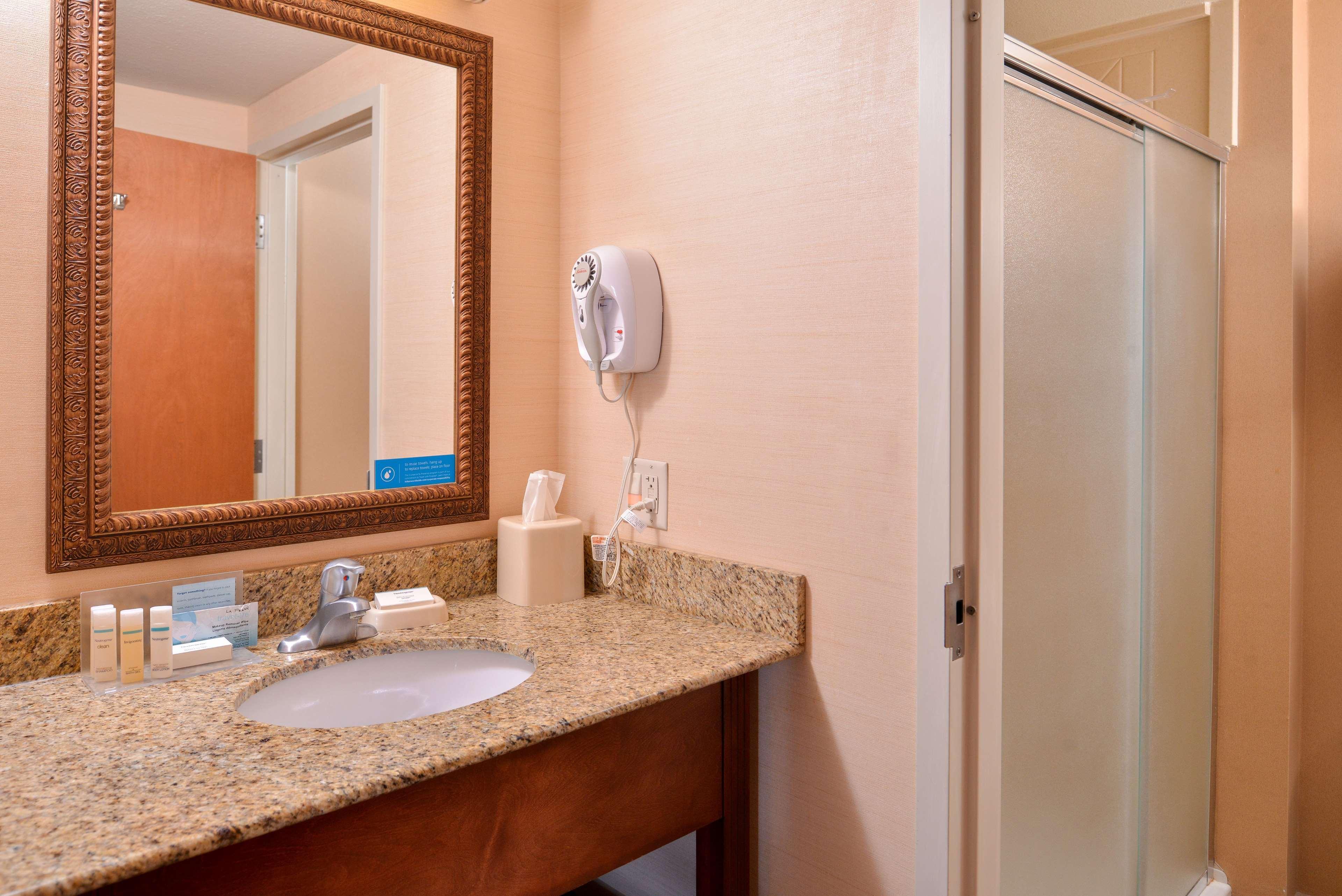 Hampton Inn York Bagian luar foto