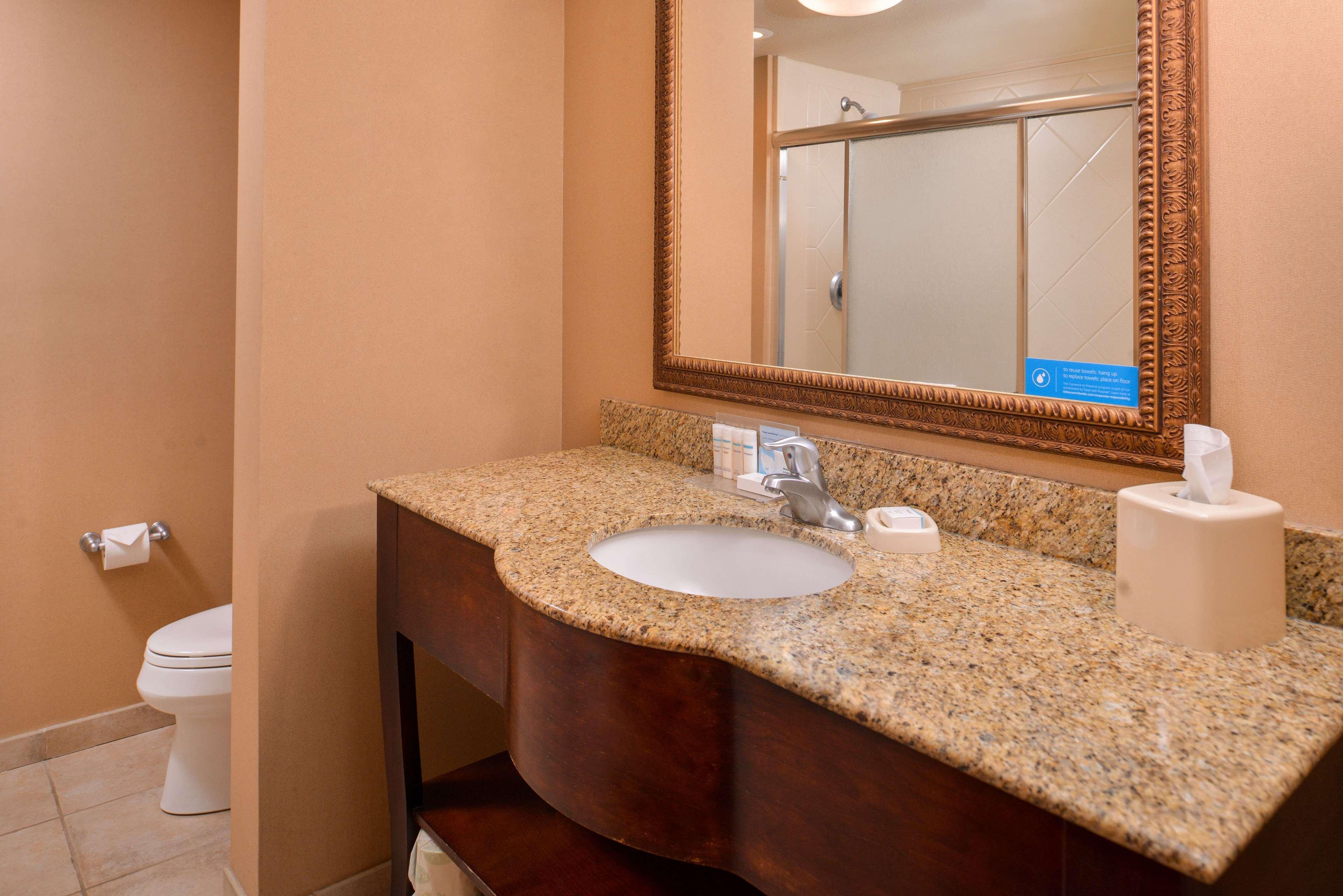 Hampton Inn York Bagian luar foto