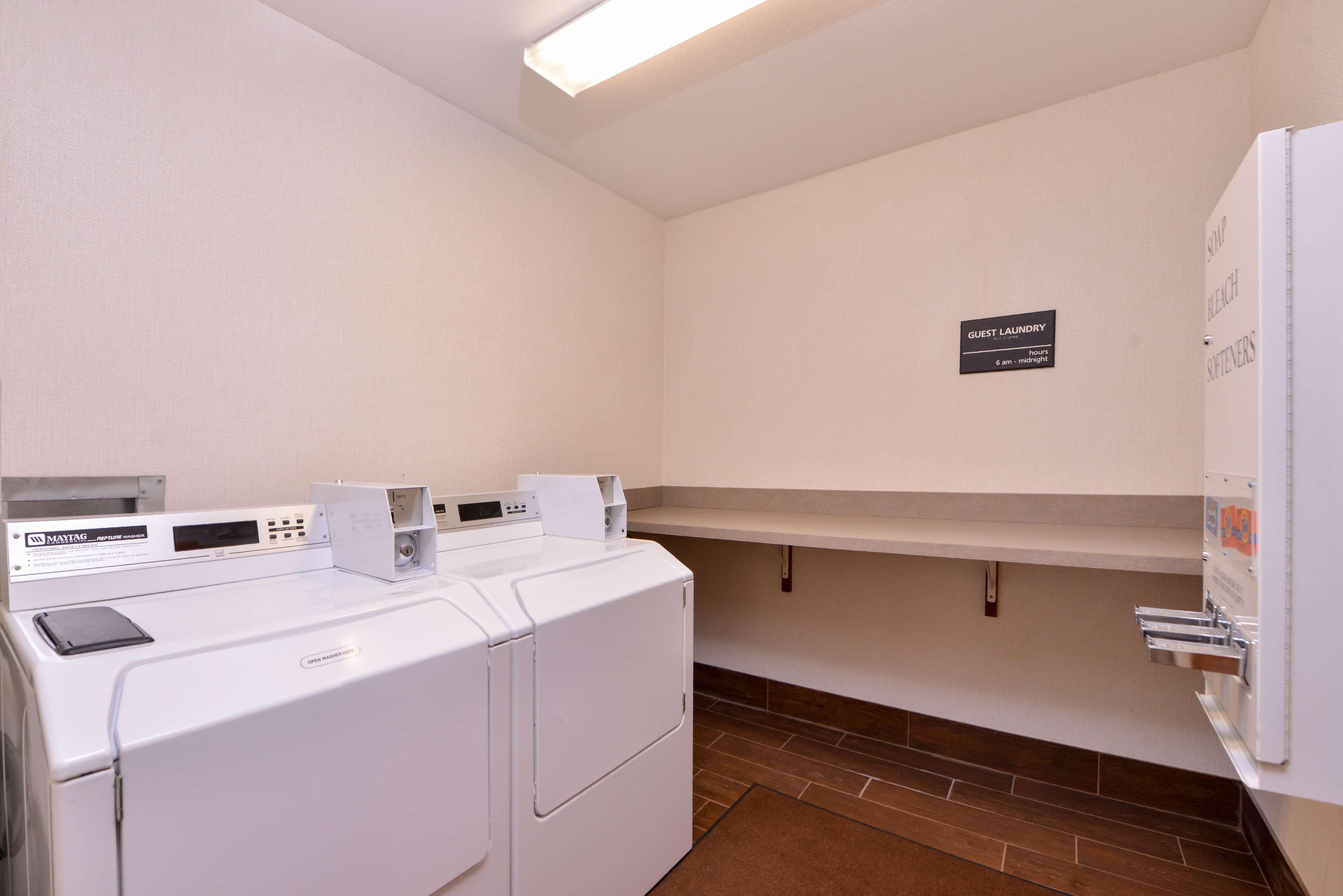 Hampton Inn York Bagian luar foto