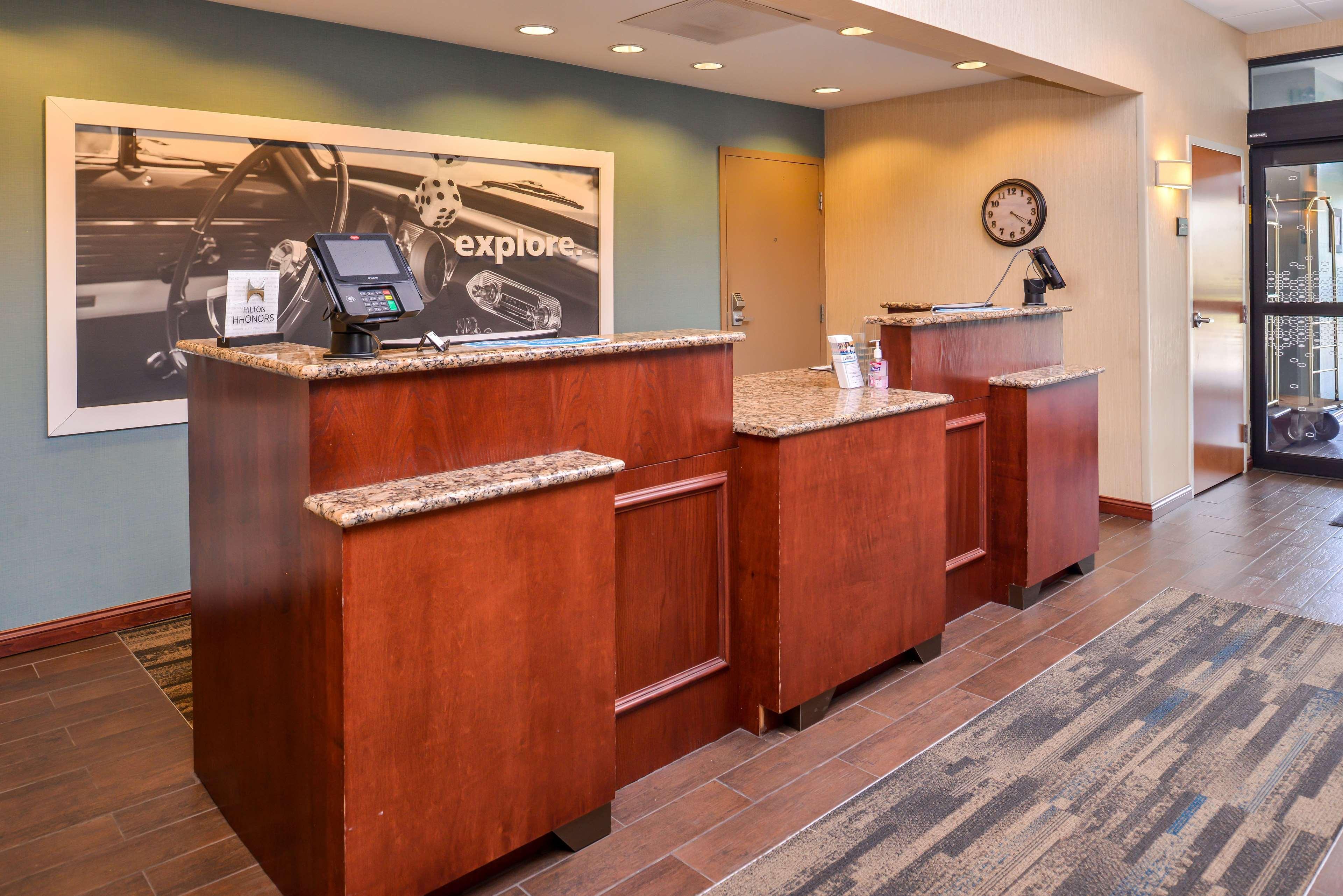 Hampton Inn York Bagian luar foto