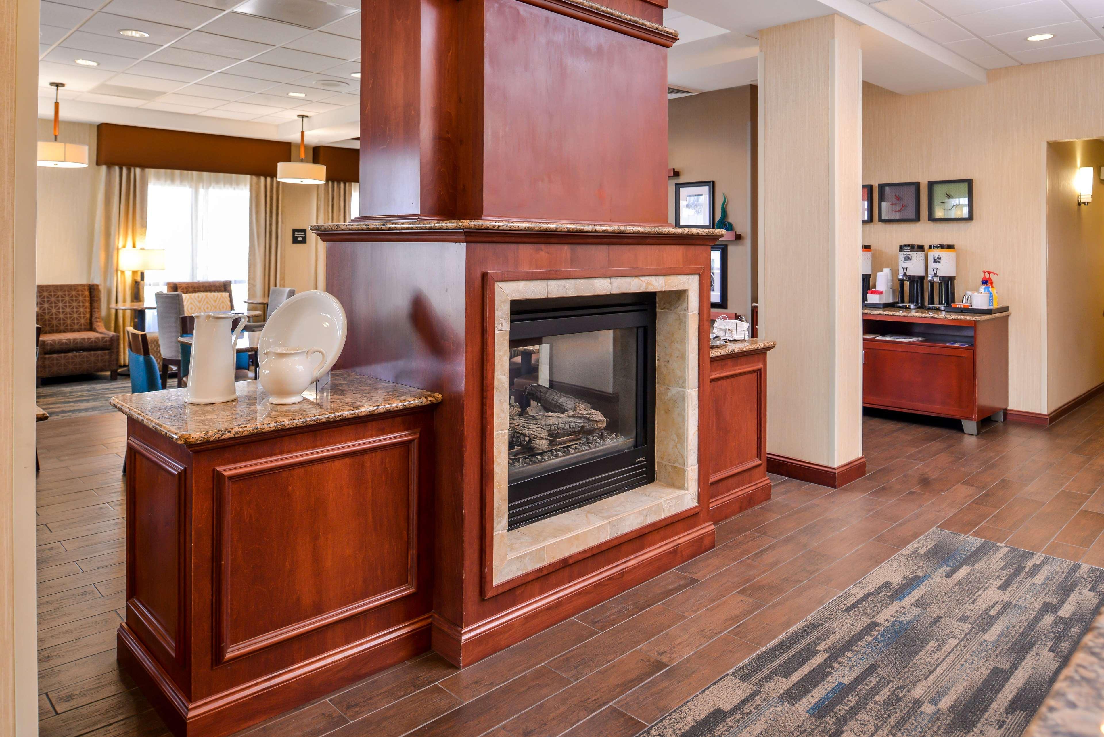Hampton Inn York Bagian luar foto