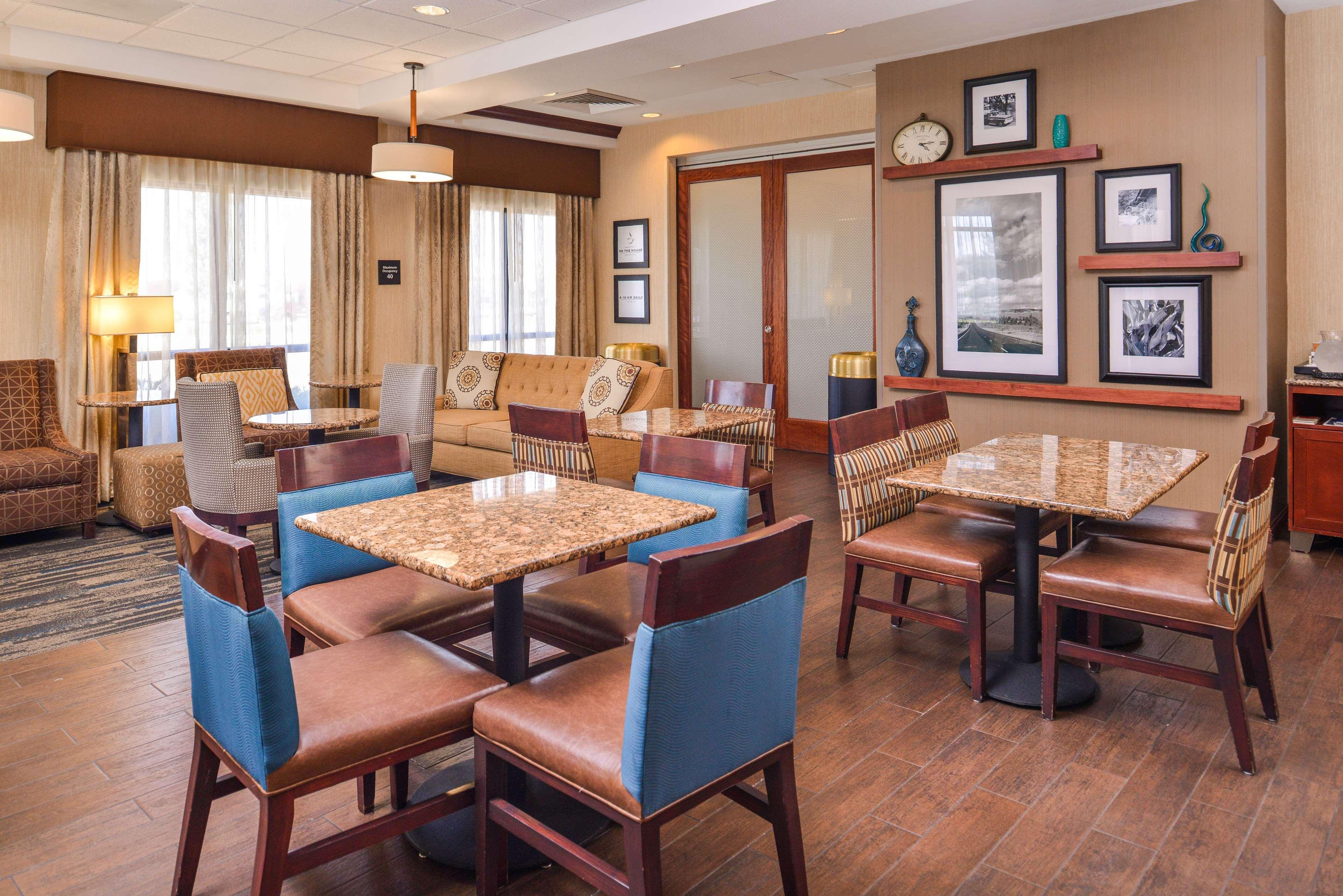 Hampton Inn York Bagian luar foto