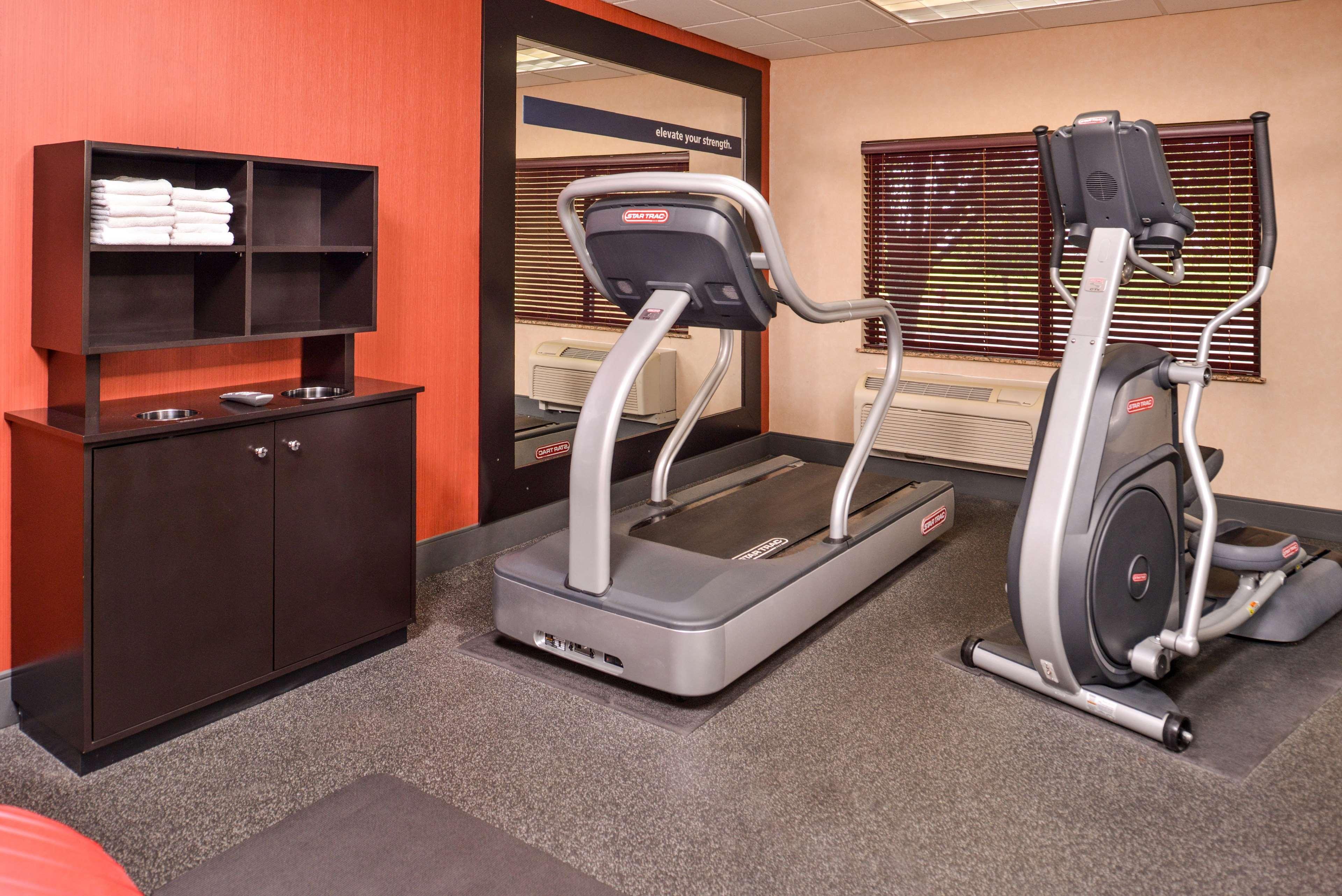 Hampton Inn York Bagian luar foto