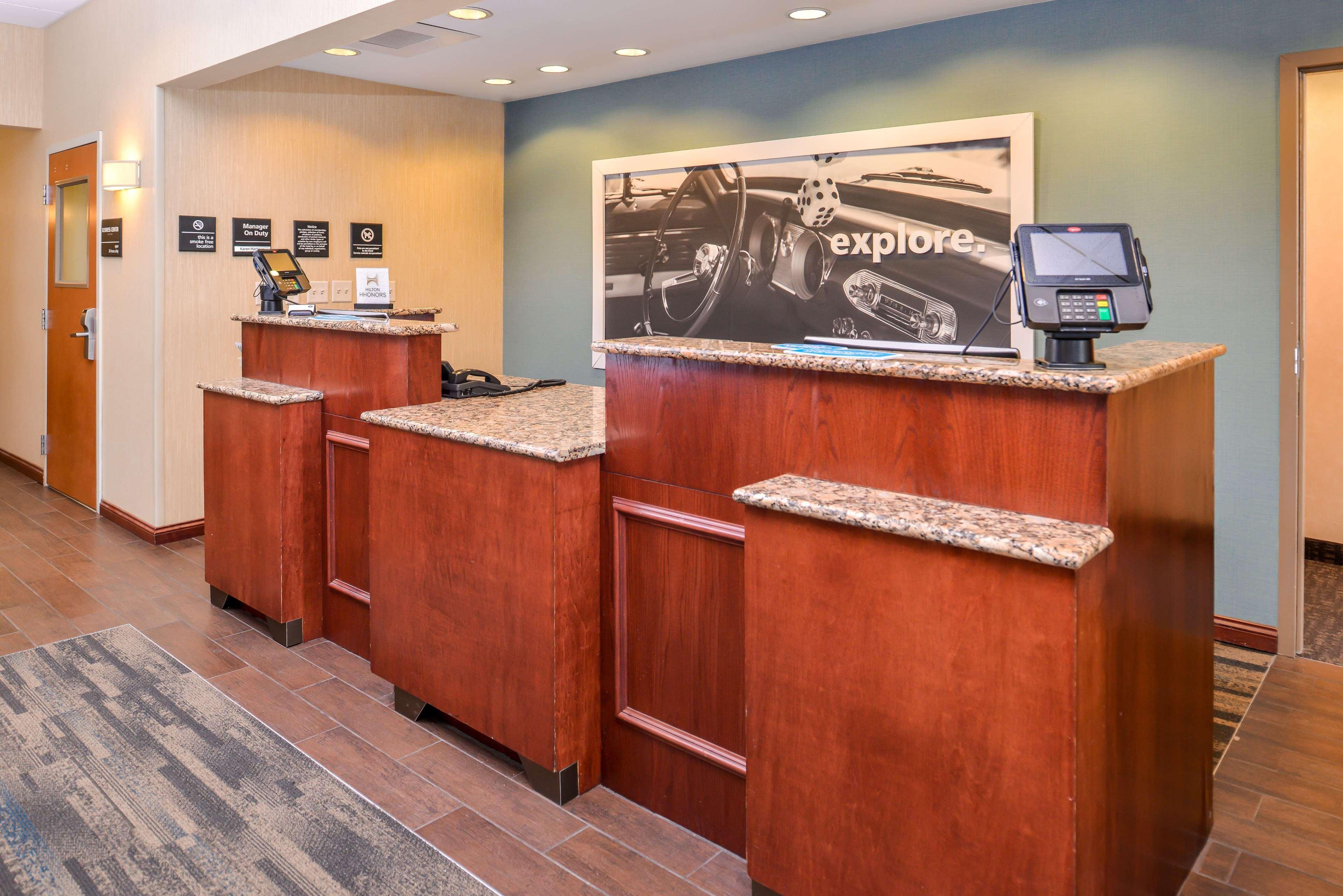 Hampton Inn York Bagian luar foto