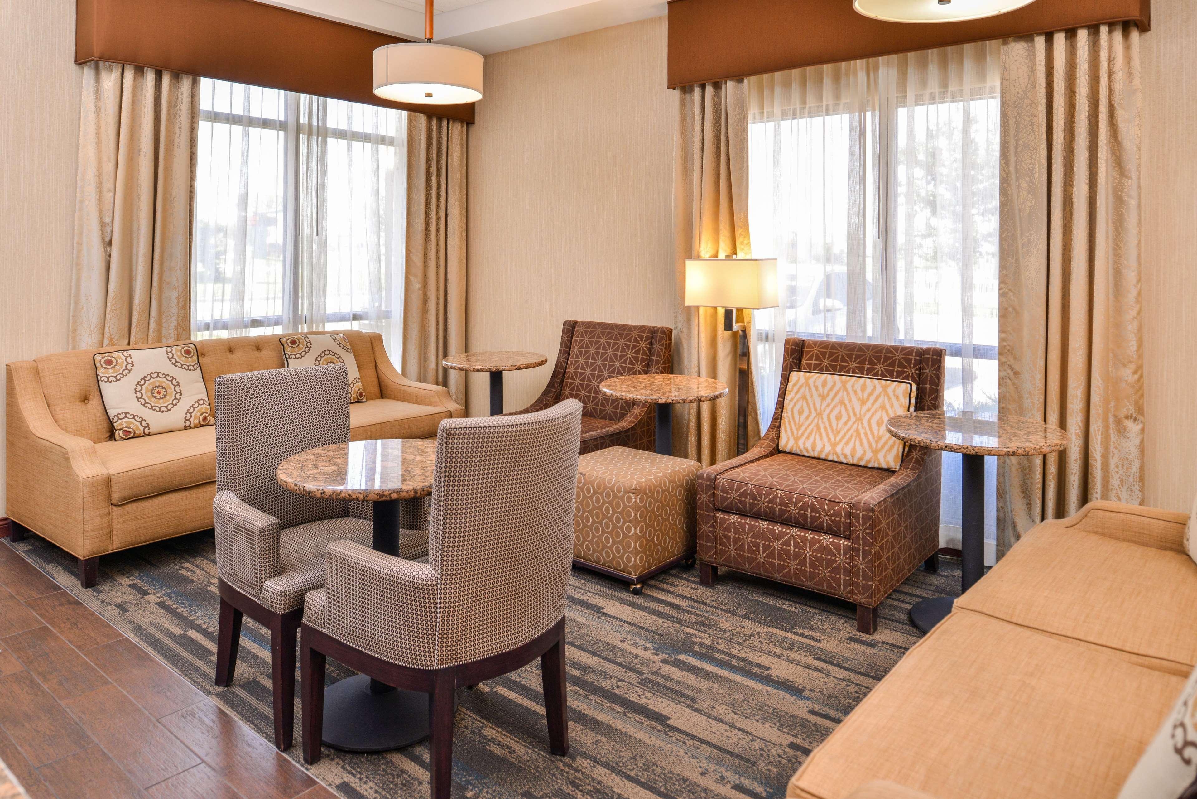 Hampton Inn York Bagian luar foto