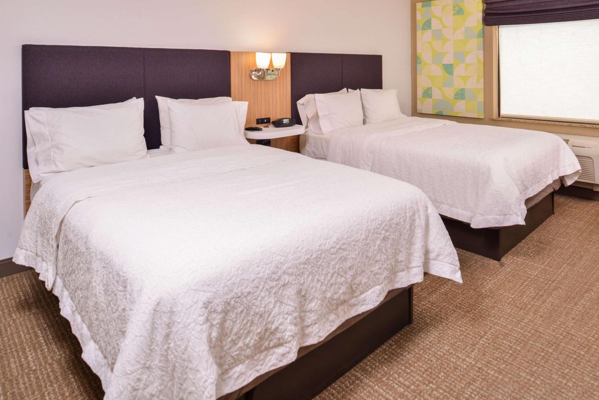 Hampton Inn York Bagian luar foto